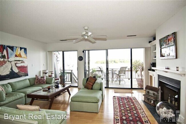 Foto del edificio - 3 br, 2.5 bath House - 5424 Marina Club Drive
