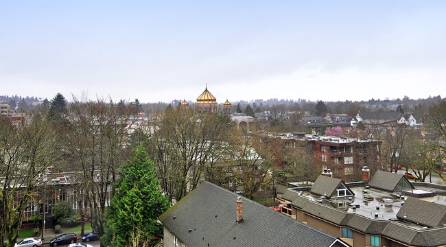 Building Photo - Hollyburn Court