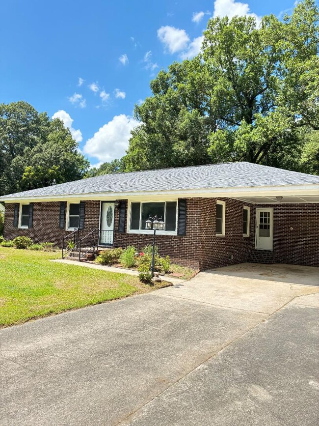Building Photo - 5020 Oakdale Rd