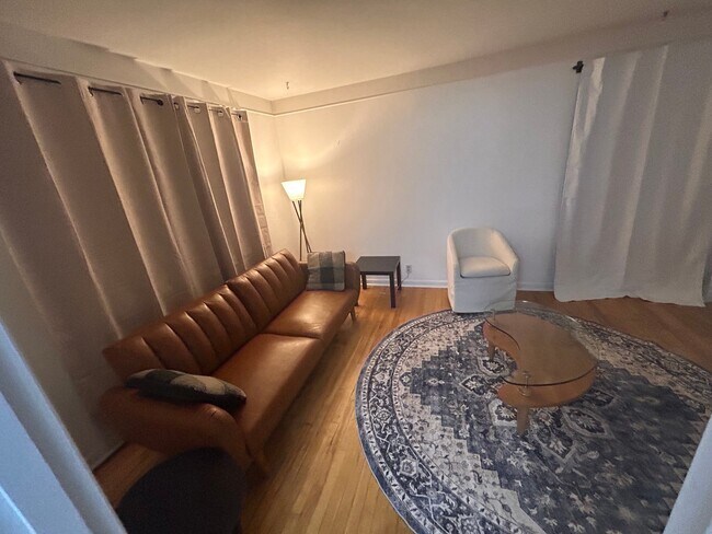 Foto del edificio - 3344 Buell St