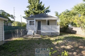 Building Photo - 7912 SE Harold St