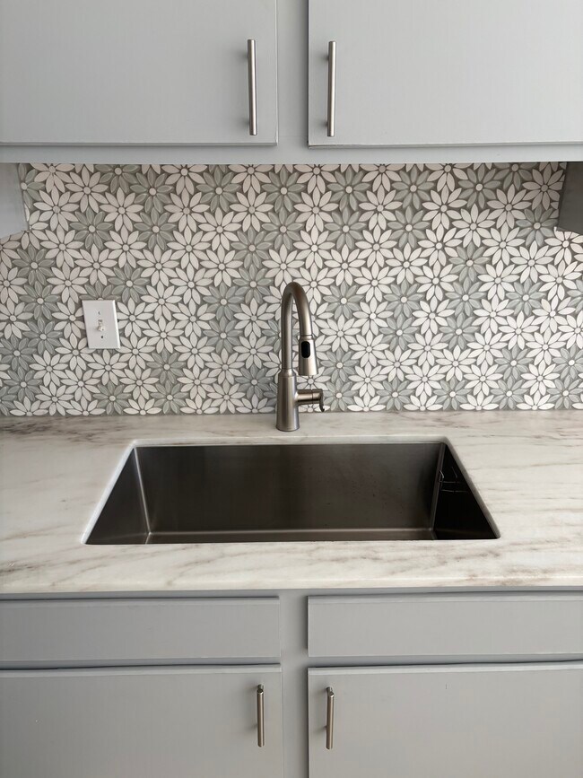 Building Photo - 1701 The Greens Way