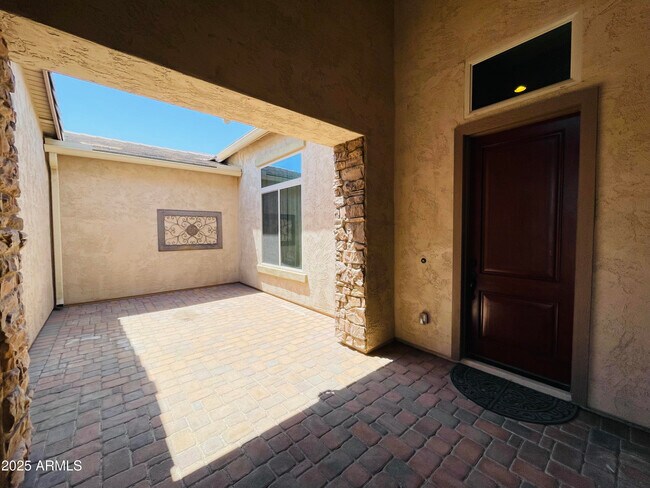 Building Photo - 3104 E Wildhorse Ct