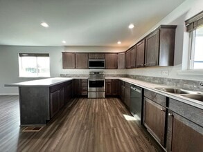 Building Photo - 2005 Ledwich Ave