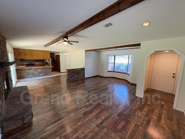 Building Photo - 5621 Lia Dr