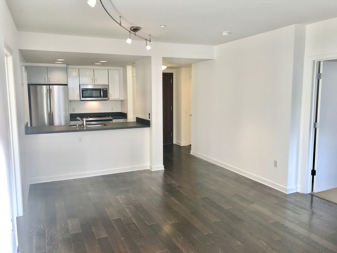 Foto principal - Potrero Hill 2Br/2Ba Modern Condo w/Parkin...