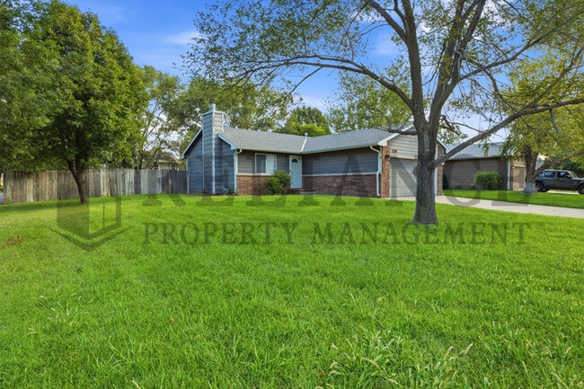 Building Photo - 2770 N Parkridge Ct