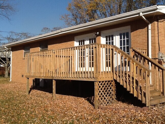 Foto del edificio - 670 Holly Springs Rd