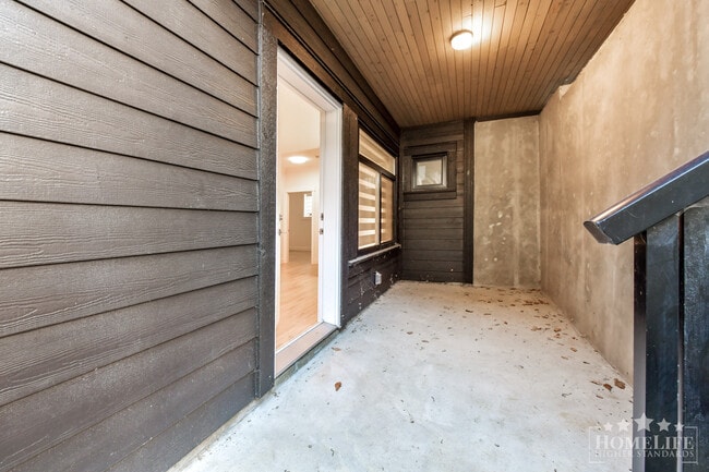 Photo du bâtiment - Recently Built 2 Bed, 1 Bath Basement Suite in South Surrey – 700 Sq Ft of Modern Living Near Mor...