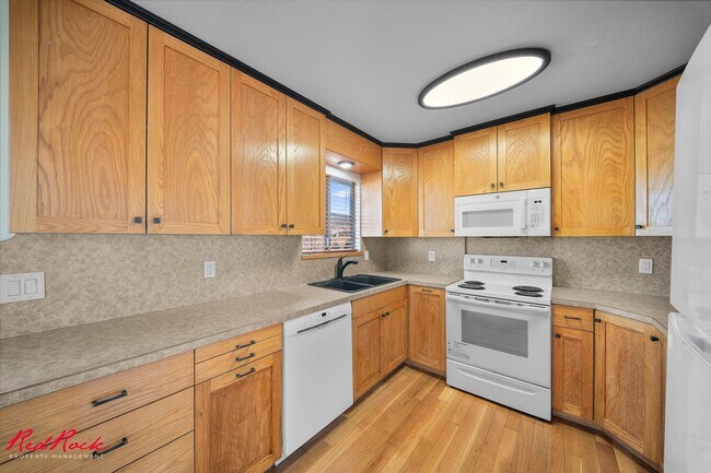 Building Photo - Warm, and Inviting Home in Cedar City!