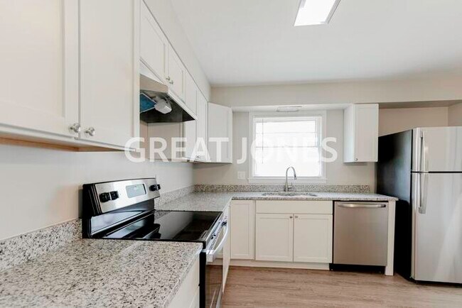 Foto del edificio - 2323 E 39th St