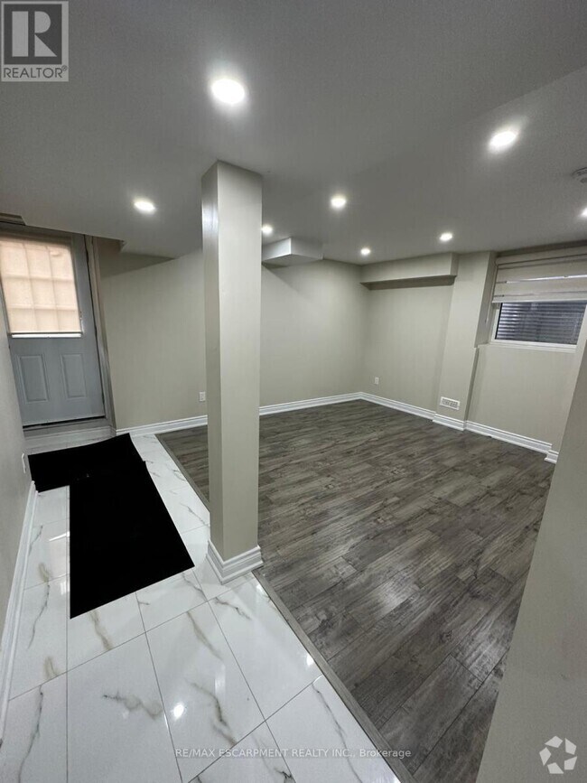 Building Photo - 318 Bessborough Dr