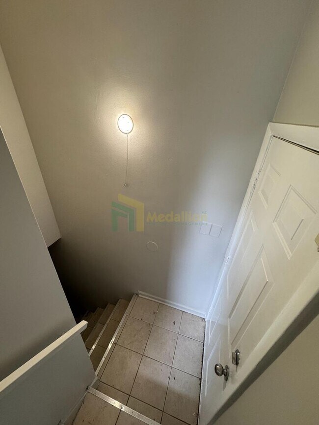 Foto del edificio - Beautifully Updated 4BR/1BA Home with Fini...