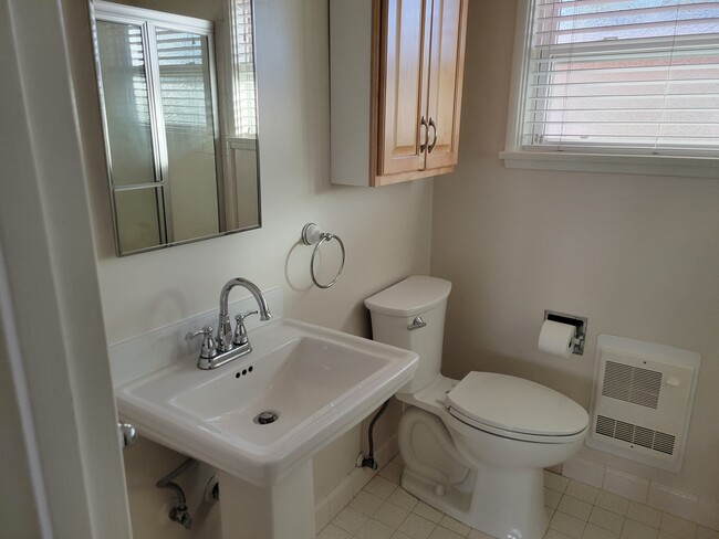 Bathroom - 4411 E Ocean Blvd