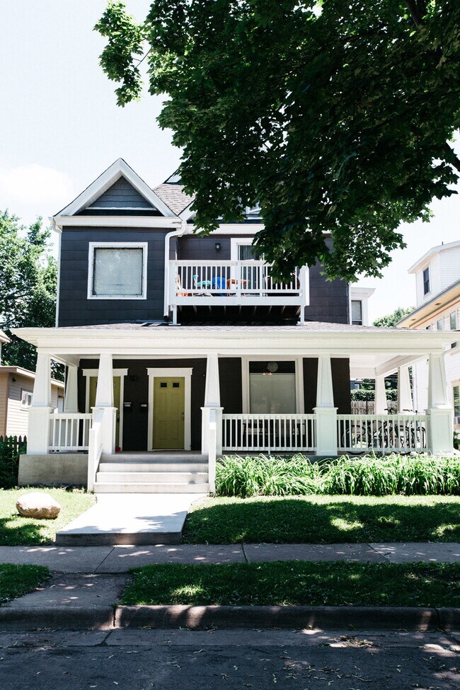 Building Photo - 2217-2217 Grand Ave S