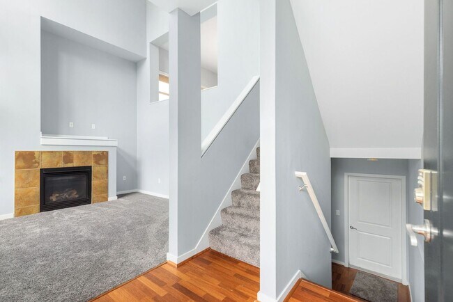 Foto del edificio - Amazing Townhome with Lots of Upgrades in ...