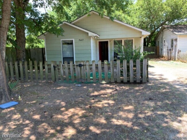 Building Photo - 2 br, 1 bath House - 747 Luther Lane