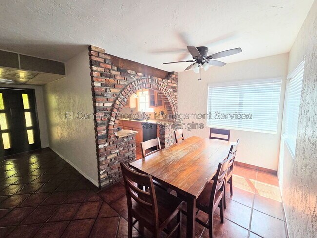 Foto del edificio - 4137 Layman Ave