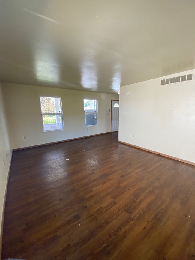Building Photo - 3045 N Ontario St