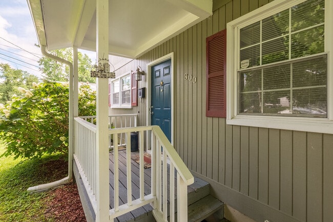 Building Photo - 3BR Home with Large Backyard in Carrboro! ...