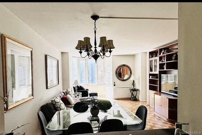 Building Photo - 145 E 48th St