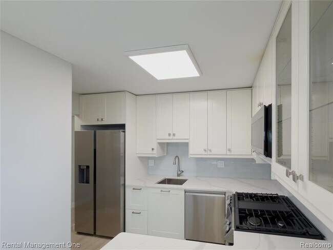 Foto del edificio - 1603 Cass Lake Rd