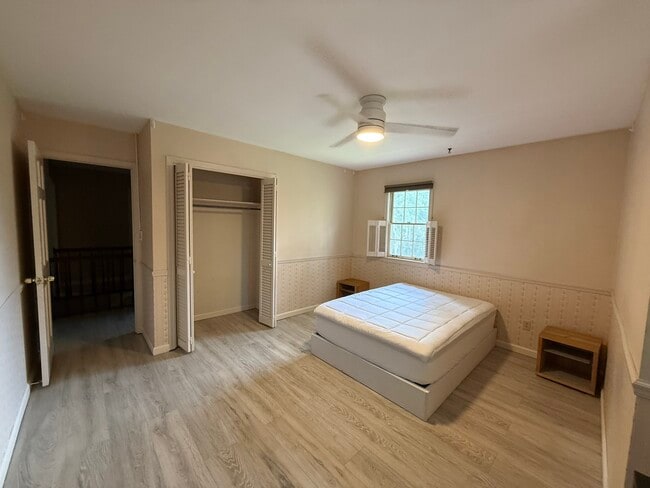 Building Photo - 2402 Delgado Dr