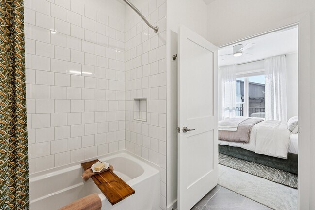 Foto del edificio - Crestview Townhomes