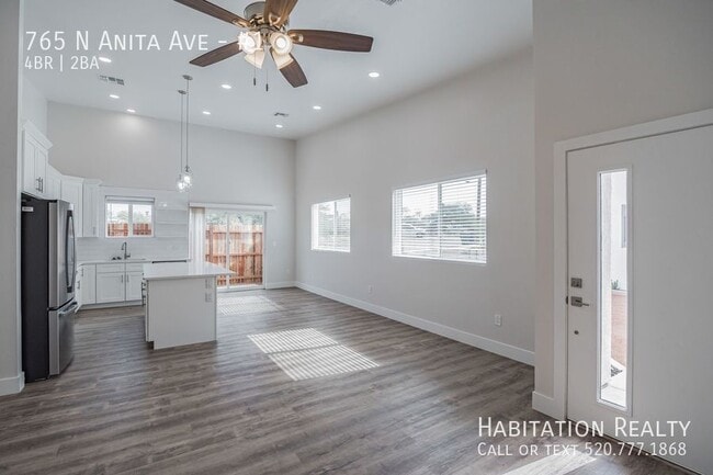 Foto del edificio - 765 N Anita Ave