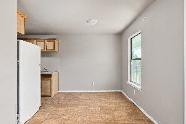 Foto del edificio - 2416 E Rogers Rd