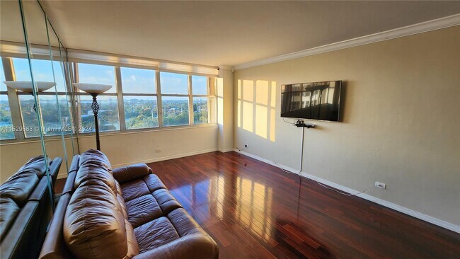 Foto del edificio - 7441 Wayne Ave