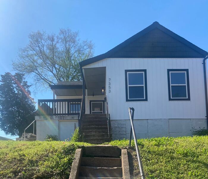 Three bedroom single family home House for Rent in St. Louis, MO