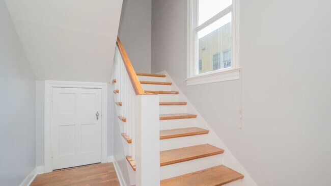 Foto del edificio - SPACIOUS MAHNCKE PARK DUPLEX