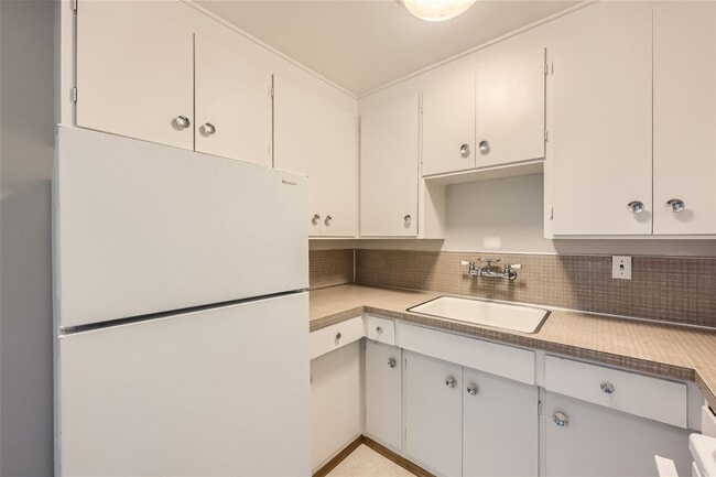 Building Photo - Charming 1bed/1bath Apartment Near Green Lake!