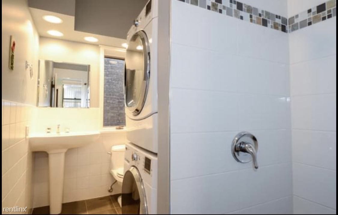 Foto principal - 2 br, 2 bath Condo - 3741 N Pine Grove Ave