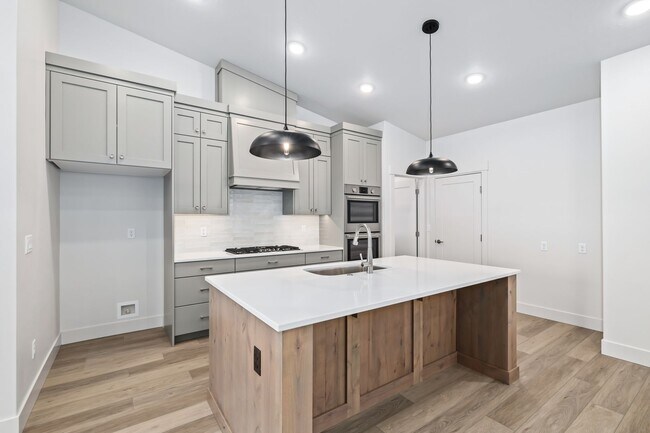 Foto del edificio - Stunning New Construction by Biltmore | El...