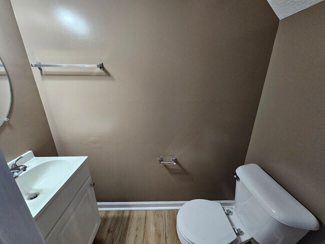 Foto del edificio - Well maintained Townhome w/ Large Yard