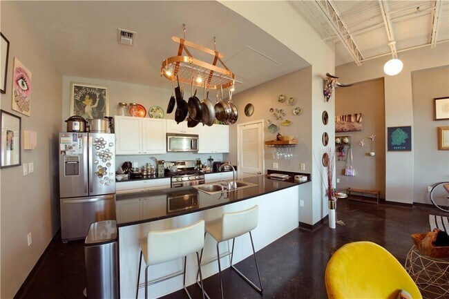 Foto del edificio - 2401 E 6th St