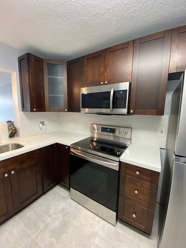 Kitchen - 11340 Taft St