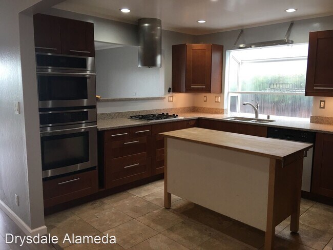 Building Photo - 3 br, 2 bath House - 2912 Bayview Drive