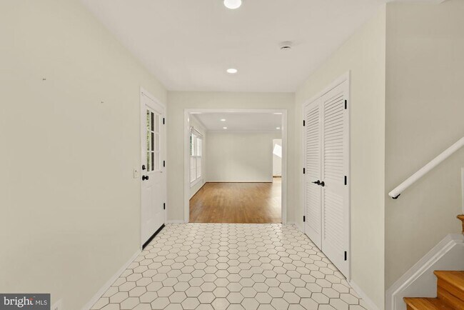 Building Photo - 8416 Fox Run