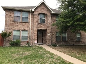 Building Photo - 105 Foxtail Ct