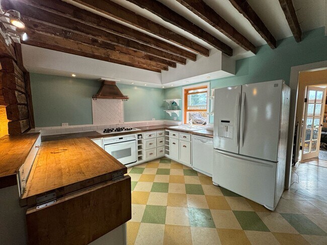 Building Photo - Unique 4 bedroom home - close to Downtown ...