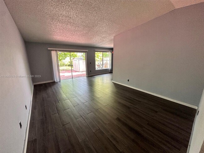 Foto del edificio - 2729 NW 204th Ln