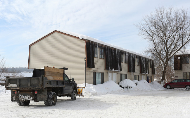 Building Photo - Fonda Town Houses