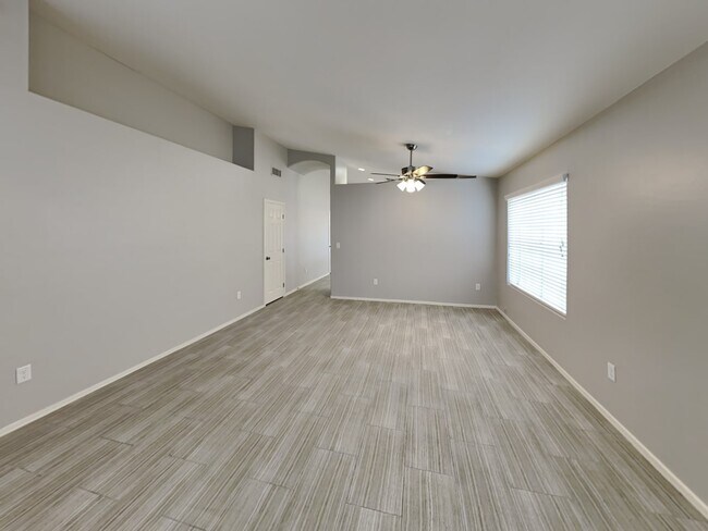 Foto del edificio - 4632 E Stanford Ave