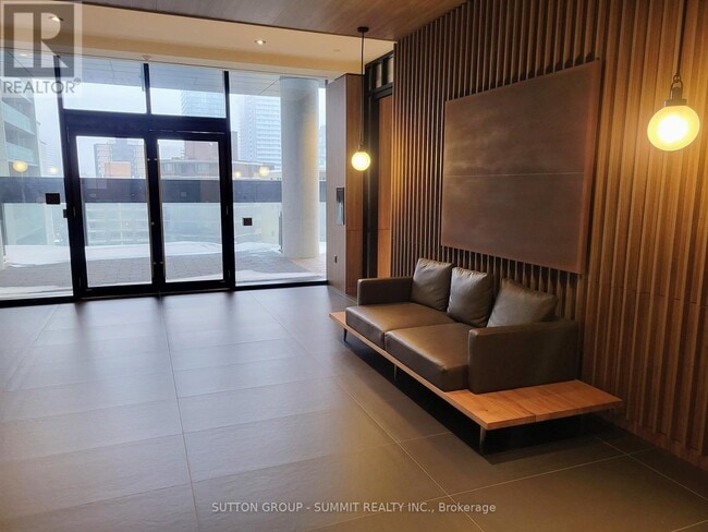 Photo du bâtiment - 55 Charles St E