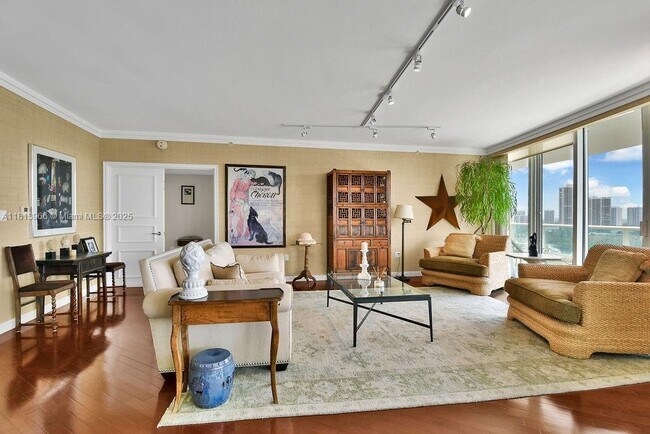 Foto del edificio - 19955 NE 38th Ct