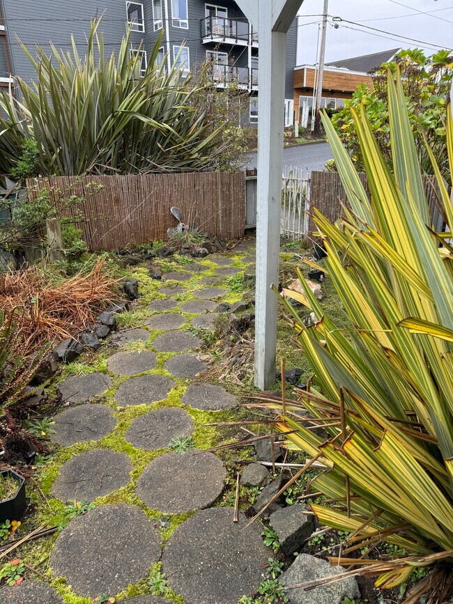 Private walkway - 839 SW 2nd St