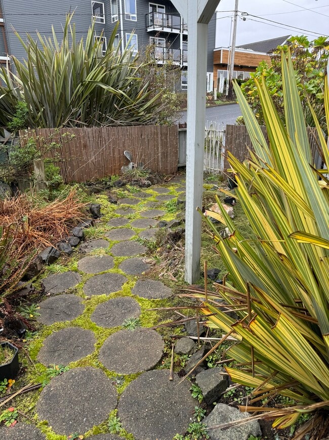 Private walkway - 839 SW 2nd St